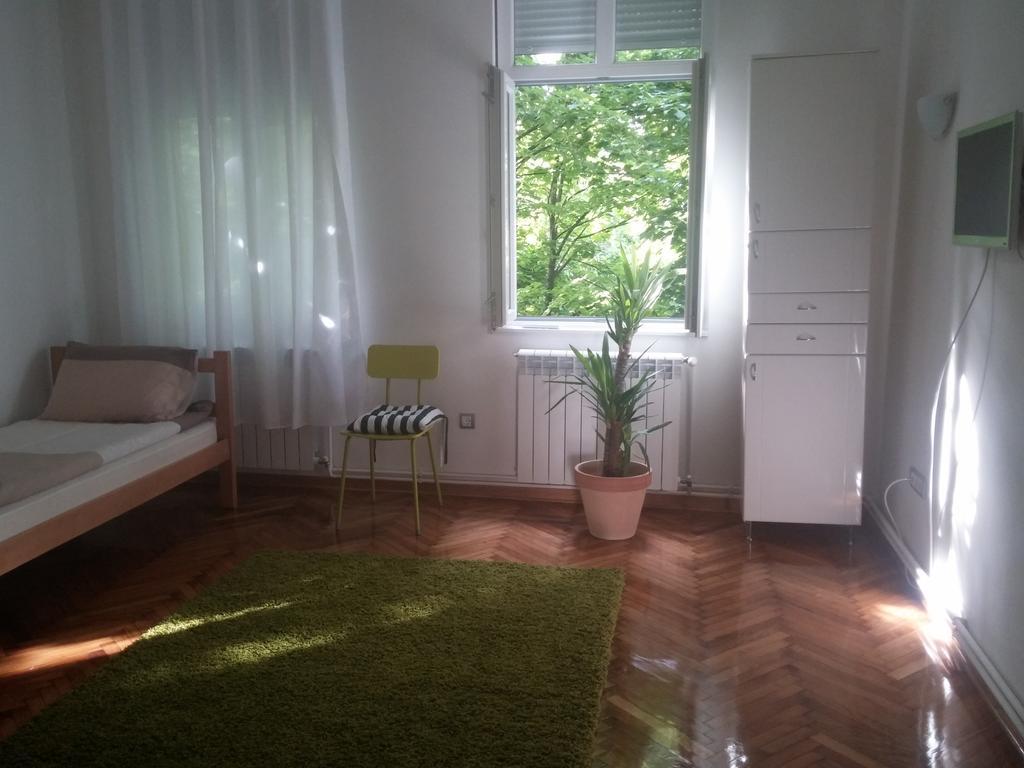 Cricket 2 Hostel Belgrad Rum bild